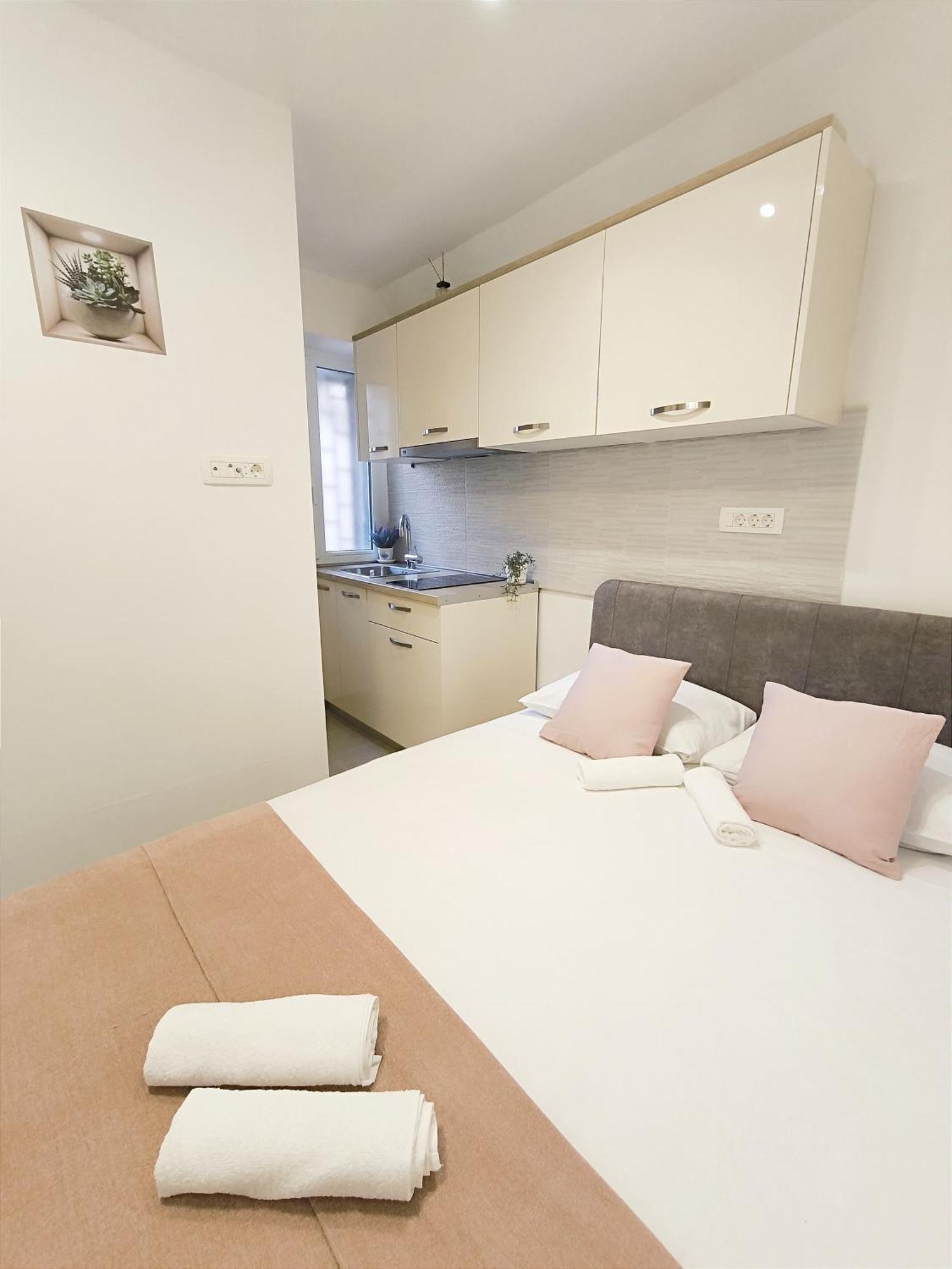 Central Apartment & Room Niko Split Exteriér fotografie