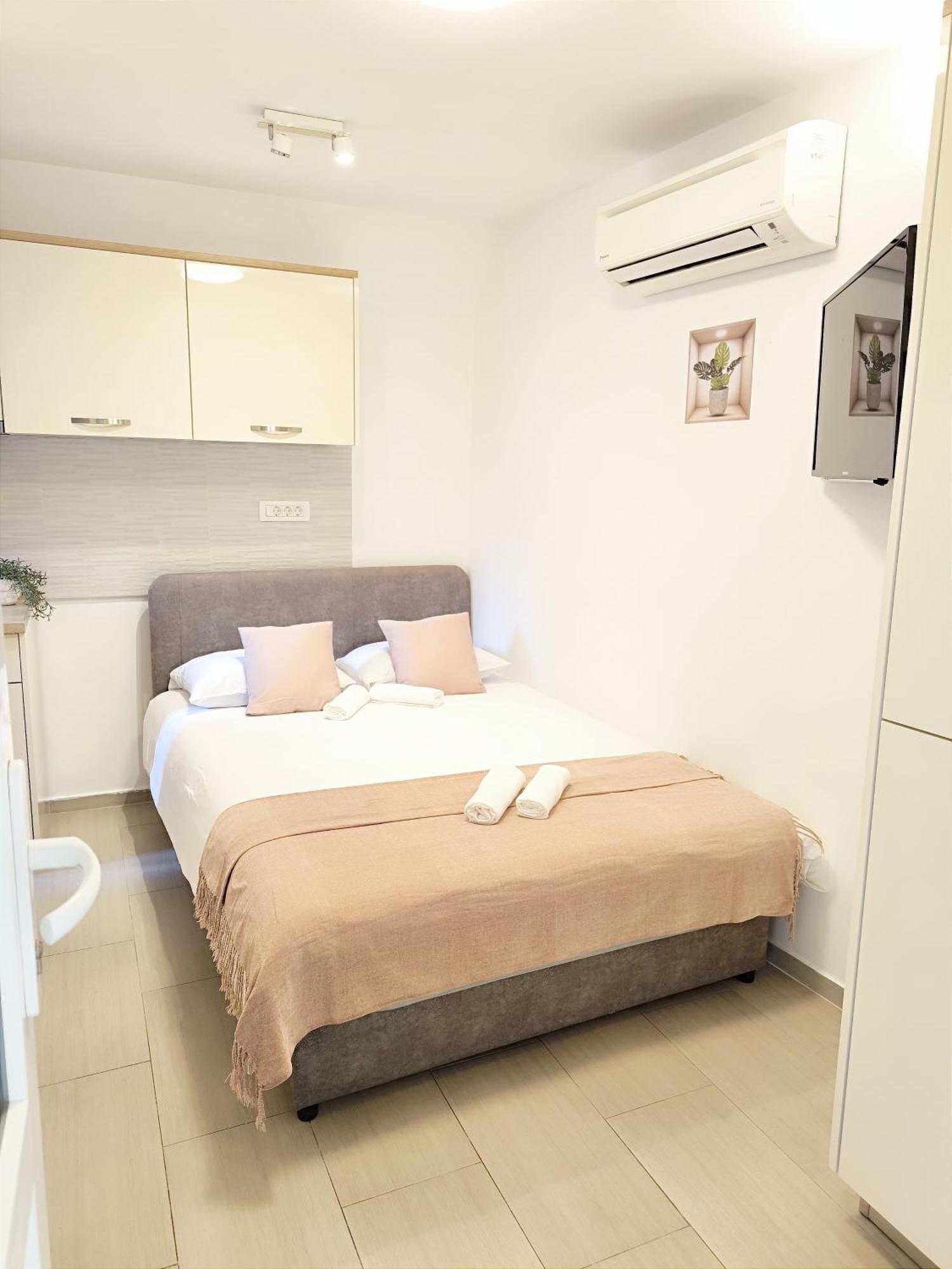 Central Apartment & Room Niko Split Exteriér fotografie
