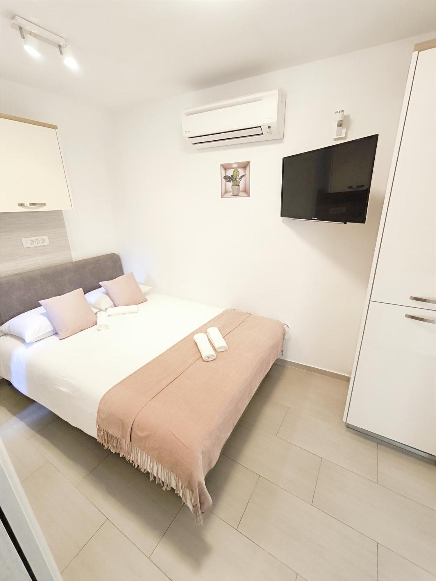 Central Apartment & Room Niko Split Exteriér fotografie